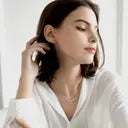 Collar con colgante de trébol de cuatro corazones magnético